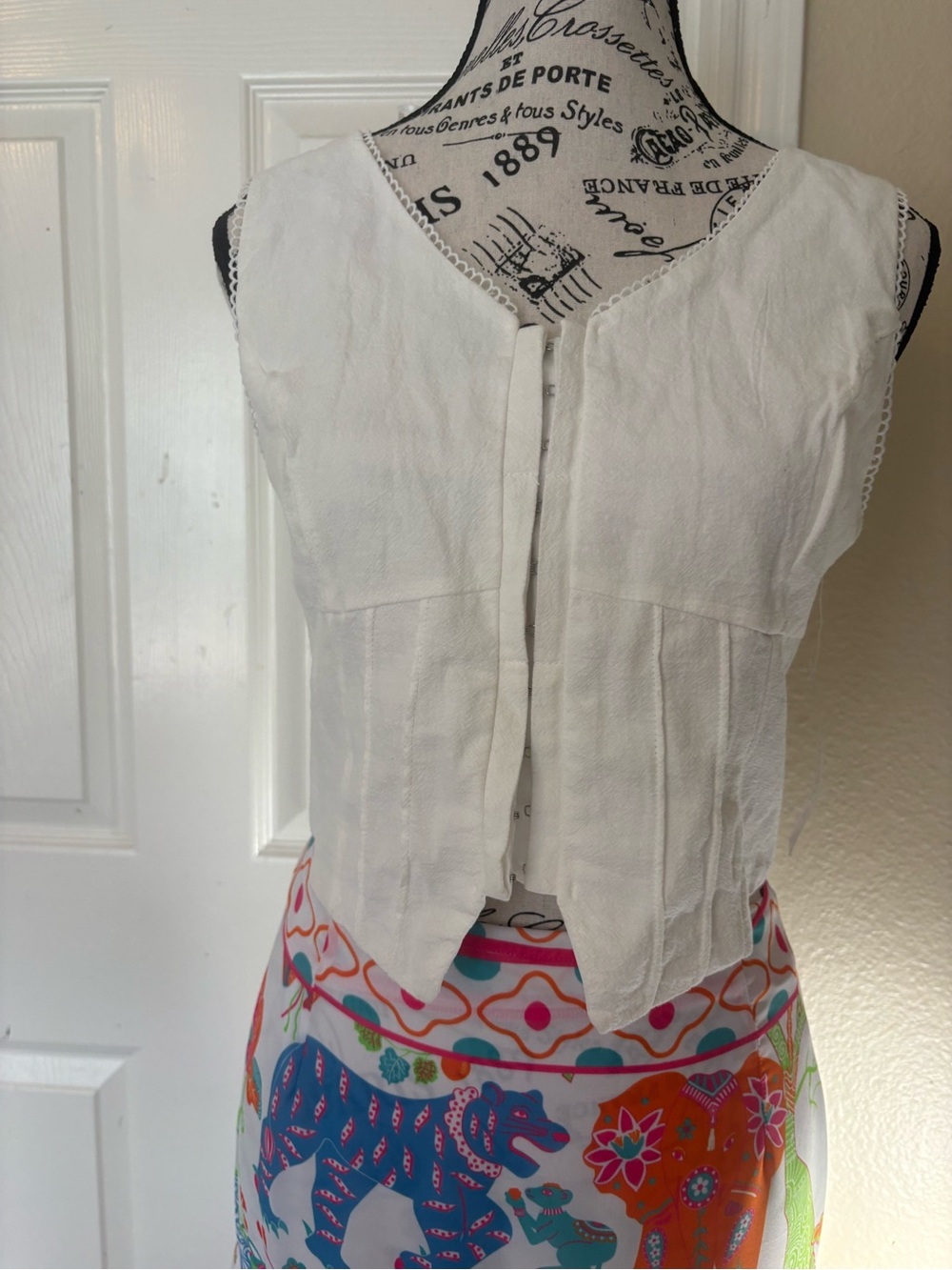 Kirious Los Angeles Size M
White Sleeveless Linen-Look Vest Top